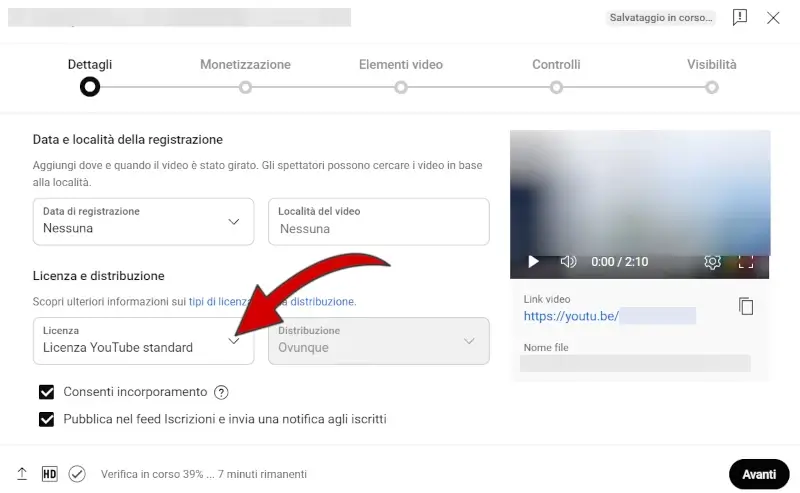 Puoi inserire la data e il luogo di registrazione del video, e poi devi definire la licenza per il video.