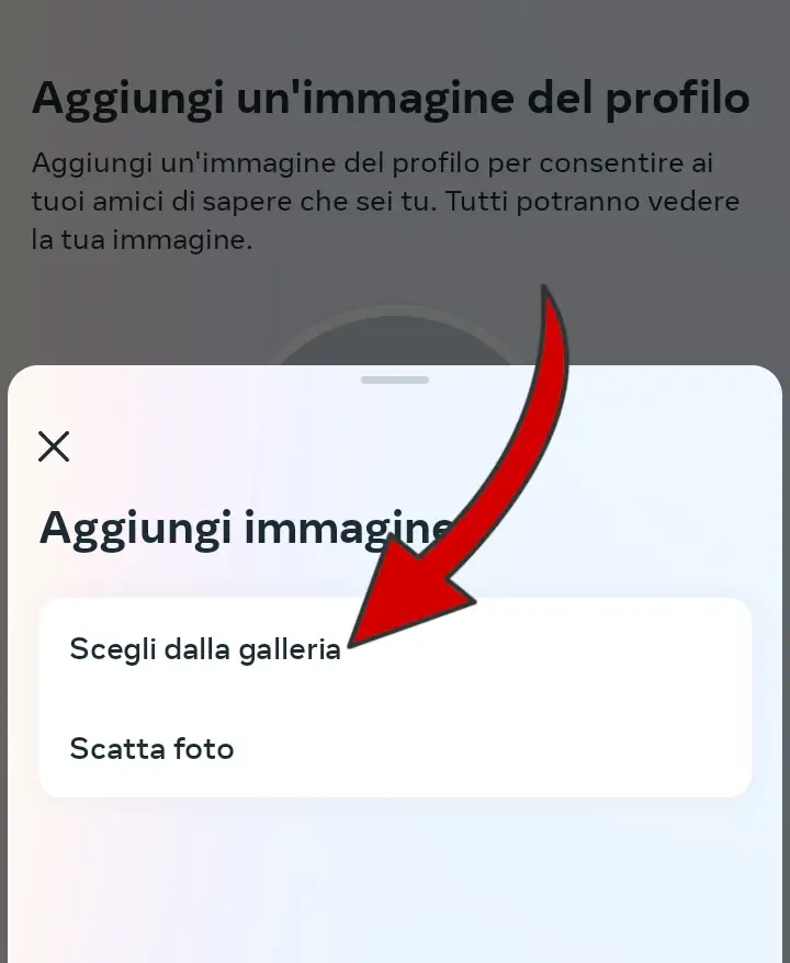 Scegli se scattare una foto o caricare un immagine dal tuo dispositivo.