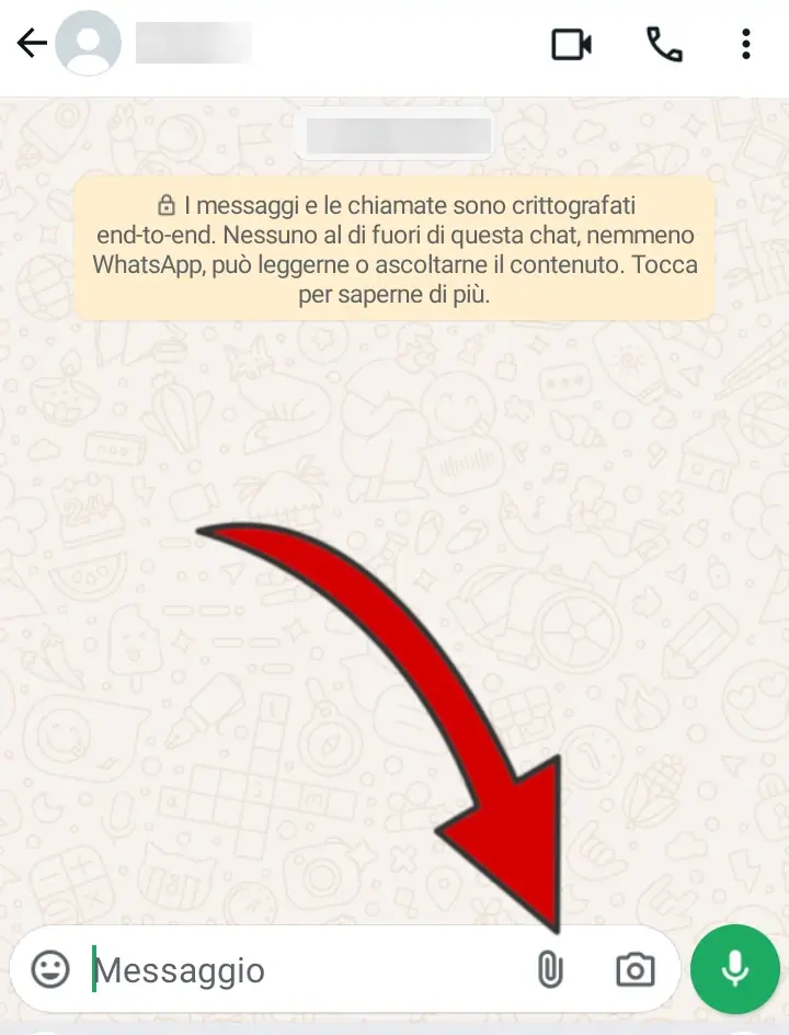 11 - per inviare un allegato su Whatsapp clicca sul simbolo della graffetta